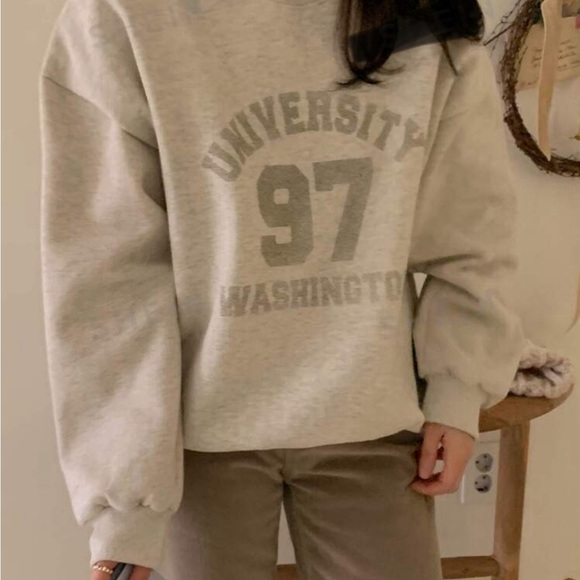 I’m selling a medium sized sweatshirt. It is not that warm inside. - Picture 3 of 3